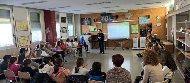 La Policia Local d’Alcalà-Alcossebre forma a l’alumnat de Primària per a lluitar contra l’assetjament escolar
