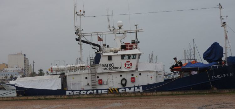 El barco gipuzkoano Aita Mari, parte de Vinaròs rumbo a salvar más vidas