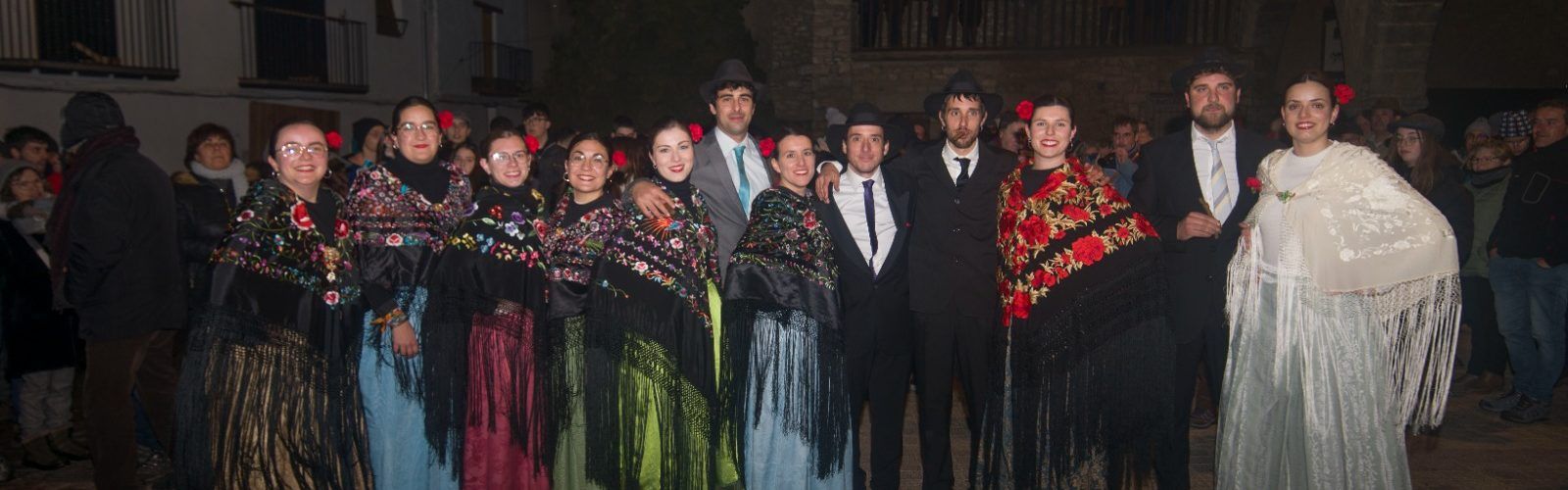 El Ball Pla, els pastissos i la foguera protagonitzen Sant Antoni a Portell