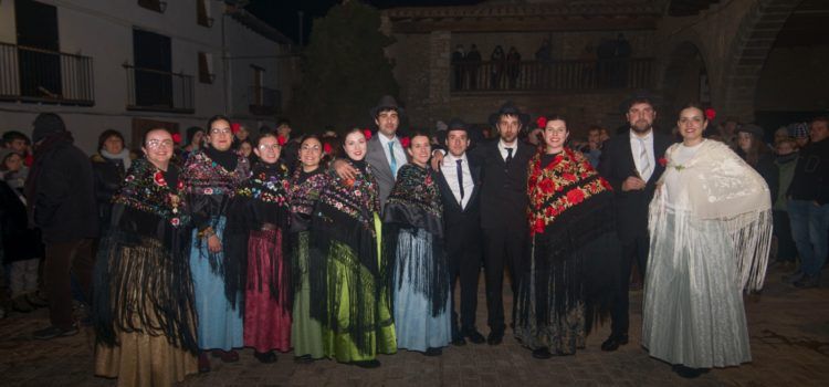 El Ball Pla, els pastissos i la foguera protagonitzen Sant Antoni a Portell