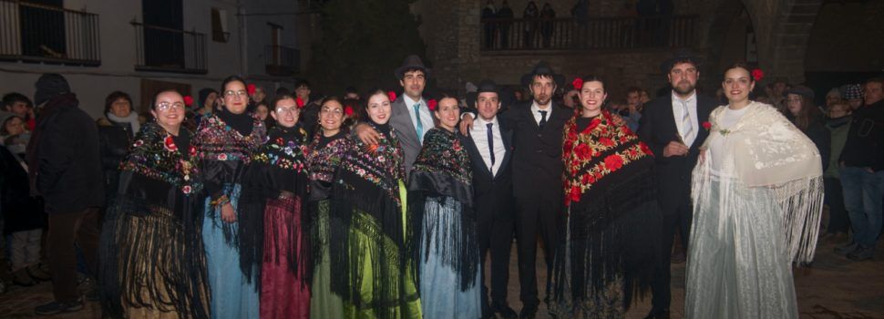 El Ball Pla, els pastissos i la foguera protagonitzen Sant Antoni a Portell