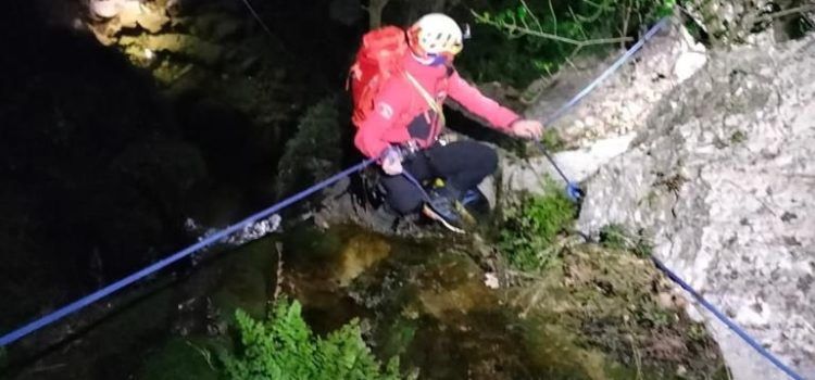 Rescatats a la Tinença 7 barranquistes que se’ls va fer de nit dins d’un barranc