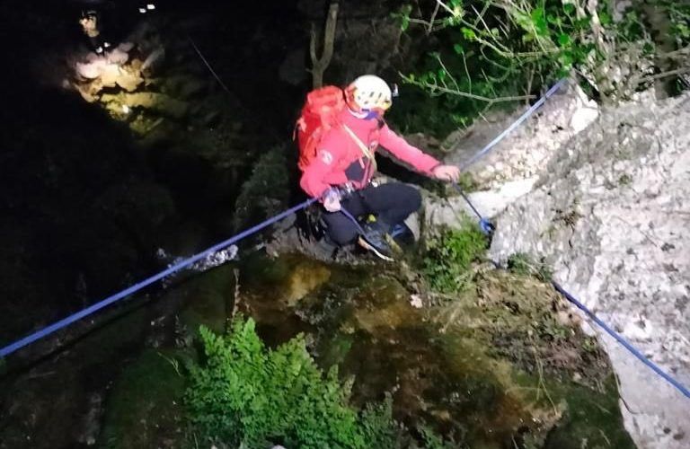 Rescatats a la Tinença 7 barranquistes que se’ls va fer de nit dins d’un barranc