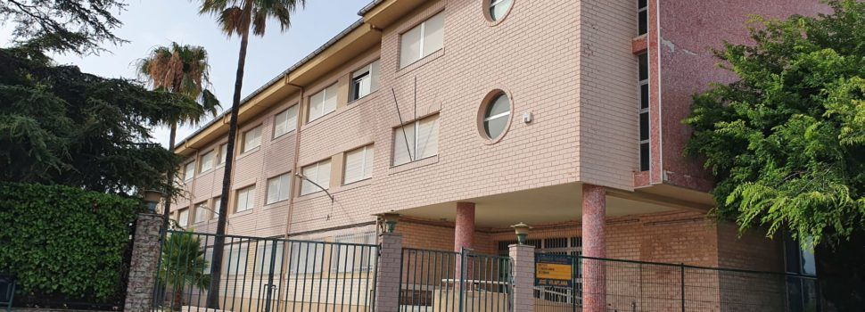 L’AFA de l’IES José Vilaplana de Vinaròs pel retard de les obres i l’estat del pàrquing