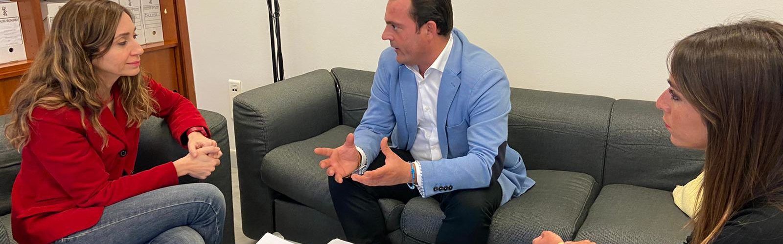 L’Ajuntament de Peníscola continuarà assumint el cost de l’ambulància per a garantir l’atenció dels pacients
