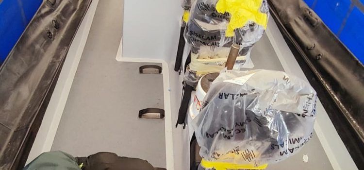 Tres personas detenidas en Tortosa e intervenidas una “narcolancha” y un arma corta semiautomática