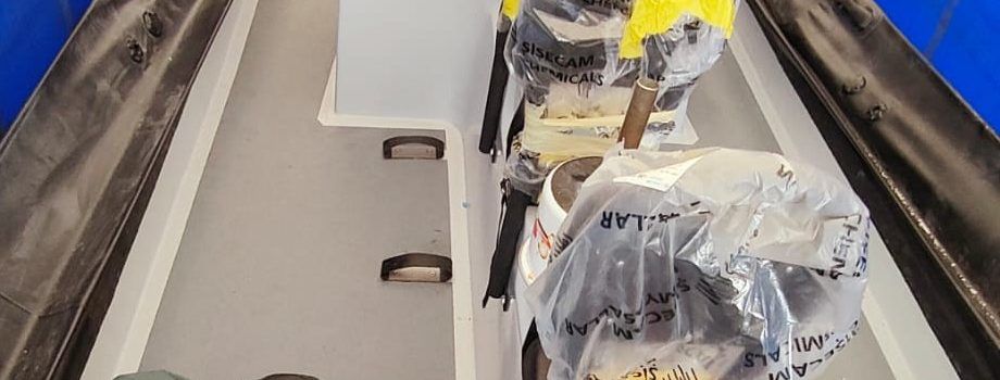 Tres personas detenidas en Tortosa e intervenidas una “narcolancha” y un arma corta semiautomática
