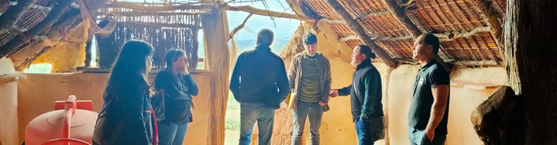 La Conselleria repara la cabana neolítica del Museu de la Valltorta