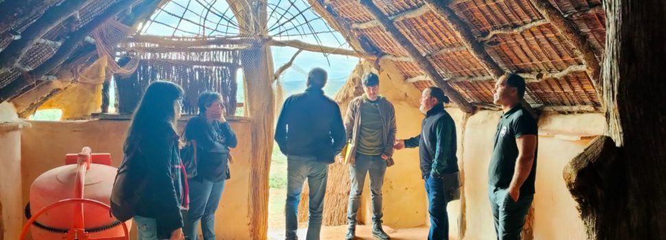 La Conselleria repara la cabana neolítica del Museu de la Valltorta
