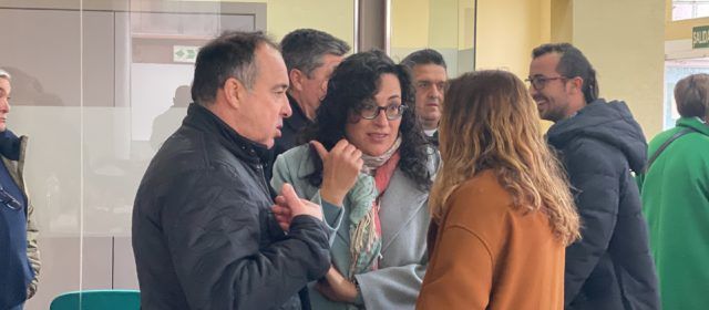 Núria Isern trasllada les peticions de la confraria de Benicarló a la consellera que demanarà a Territori que inicie les obres
