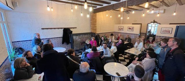 Juanma Cerdá se toma un café con el comercio de Benicarló