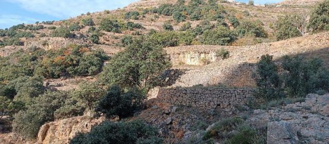 Ares inverteix 10.000 euros en la reparació dels murs de pedra en sec del Barranc dels Molins