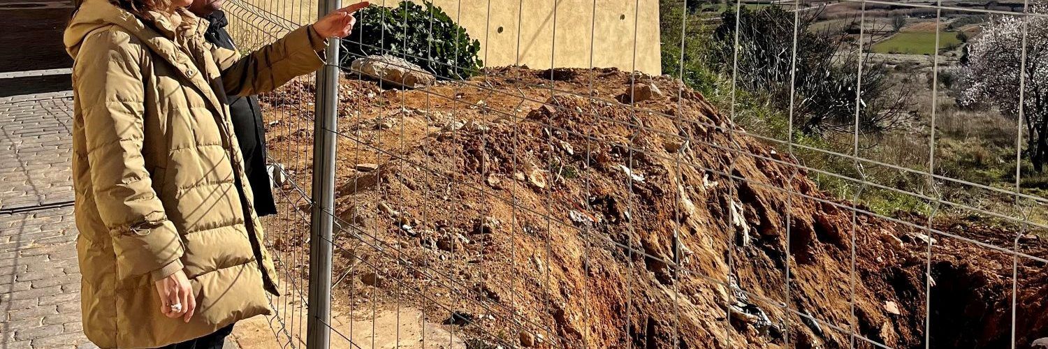 El Ayuntamiento de Canet lo Roig denuncia la “incompetencia” de la Generalitat por “condenar” a los vecinos a recibir agua en cubas tres meses después del temporal