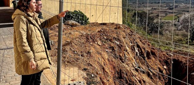 El Ayuntamiento de Canet lo Roig denuncia la “incompetencia” de la Generalitat por “condenar” a los vecinos a recibir agua en cubas tres meses después del temporal