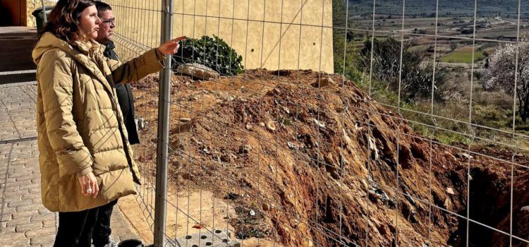 El Ayuntamiento de Canet lo Roig denuncia la “incompetencia” de la Generalitat por “condenar” a los vecinos a recibir agua en cubas tres meses después del temporal