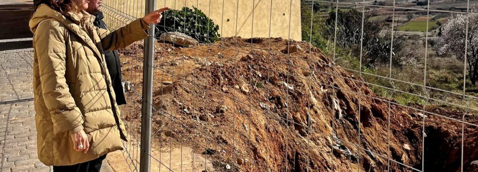 El Ayuntamiento de Canet lo Roig denuncia la “incompetencia” de la Generalitat por “condenar” a los vecinos a recibir agua en cubas tres meses después del temporal