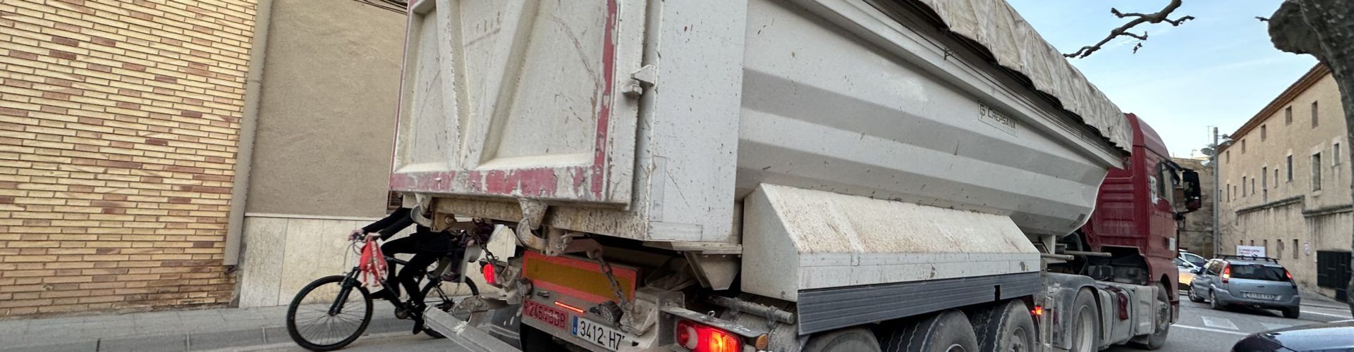Activem Ulldecona proposa una solució provisional per evitar els camions pel mig del poble