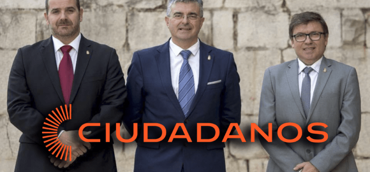 Ciudadanos Benicarló denuncia que la empresa concesionaria de la zona azul sigue sin contrato