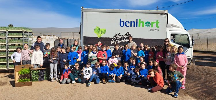 Alumnos del CEIP Eduardo Martínez Ródenas visitan el semillero de Benihort