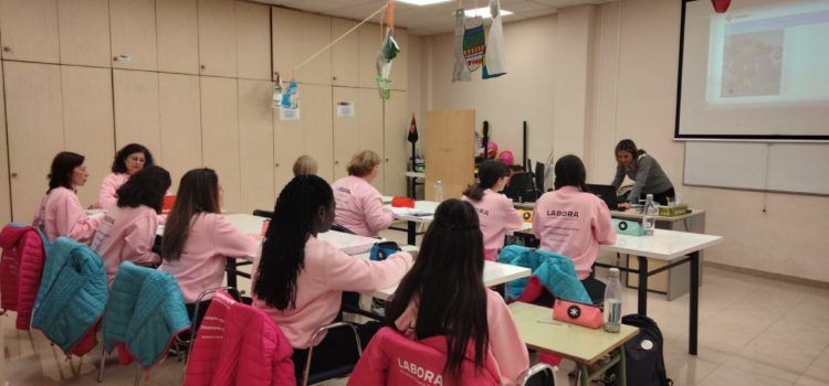El taller d’ocupació de dones ‘Dinamízate 2022’ comença les pràctiques al Mucbe