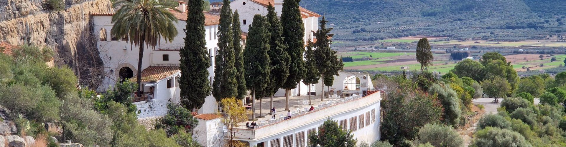 Fotos: L’ermita de la Pietat d’Ulldecona i la serra del Montsià