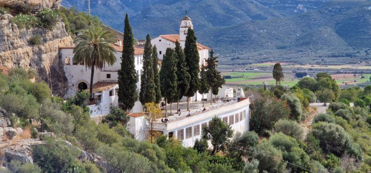 Fotos: L’ermita de la Pietat d’Ulldecona i la serra del Montsià