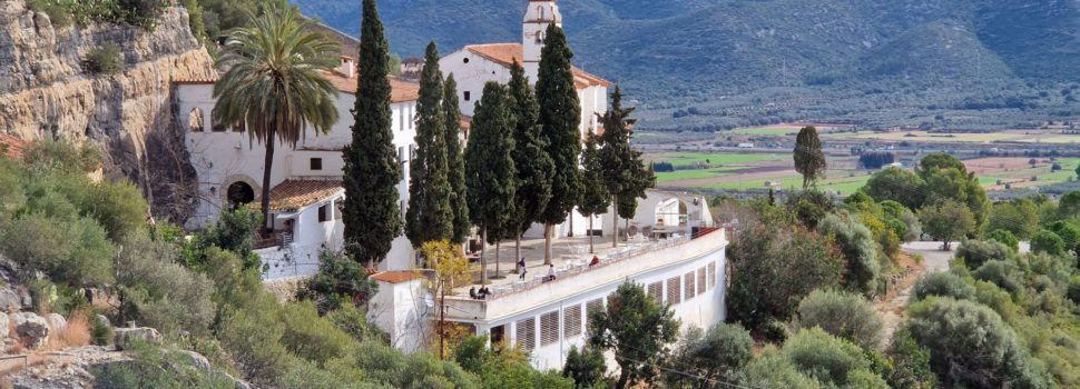 Fotos: L’ermita de la Pietat d’Ulldecona i la serra del Montsià