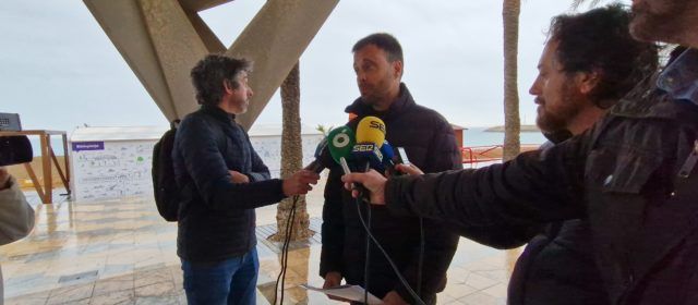Roda de premsa de l’alcalde sobre les obres a la platja del Fortí de Vinaròs