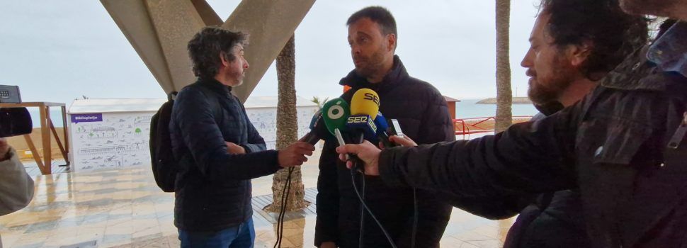Roda de premsa de l’alcalde sobre les obres a la platja del Fortí de Vinaròs