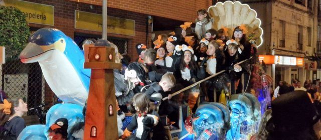 Vídeos i fotos de la Cavalcada del Ninot de les Falles de Benicarló