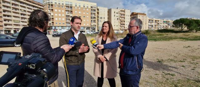 Juan Amat i Marisa Mezquita critiquen el retard del nou centre de salut de Vinaròs