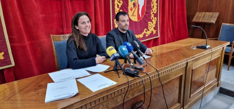 Roda de premsa de l’alcalde de Vinaròs Guillem Alsina i la regidora Carmen Morellà