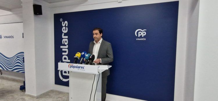 Roda de premsa del regidor Juan Amat sobre la venda de ferralla per la brigada municipal