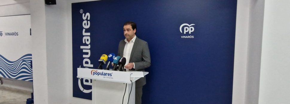 Roda de premsa del regidor Juan Amat sobre la venda de ferralla per la brigada municipal