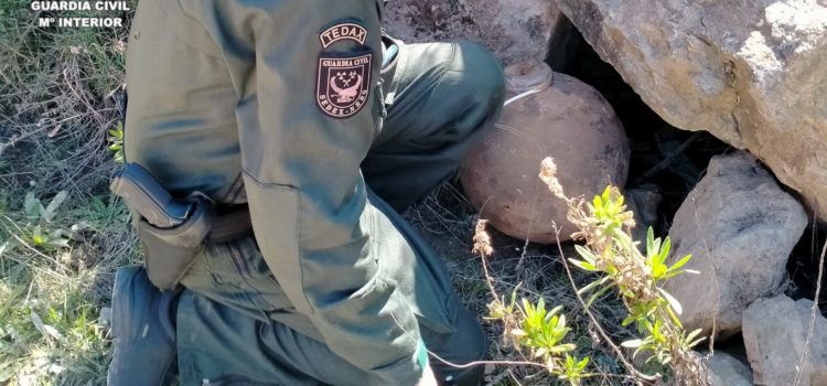 La Guardia Civil destruye una bomba de la época napoleónica hallada en el castillo de Peñíscola