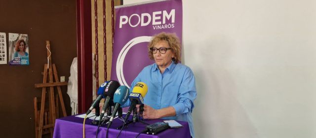 Roda de premsa de la regidora Cecília Pastor sobre la ferralla venuda irregularment a Vinaròs