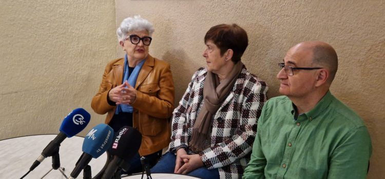 L’alumnat de Cáritas es menjarà la monumental mona de Caixa Vinaròs
