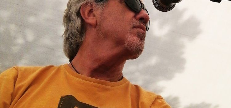 Arturo Gaya reivindica la poesia necessària en la seua nova gira