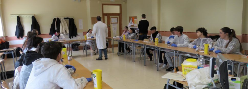 L’IES Joan Coromines participa en el projecte Micromón de la Universitat de València