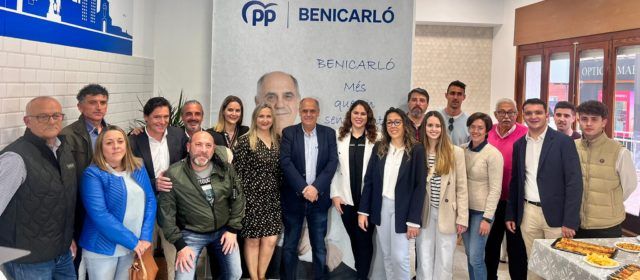 Juanma Cerdá obri la seua oficina als veïns amb el repte de convertir-la “en la casa de Benicarló”