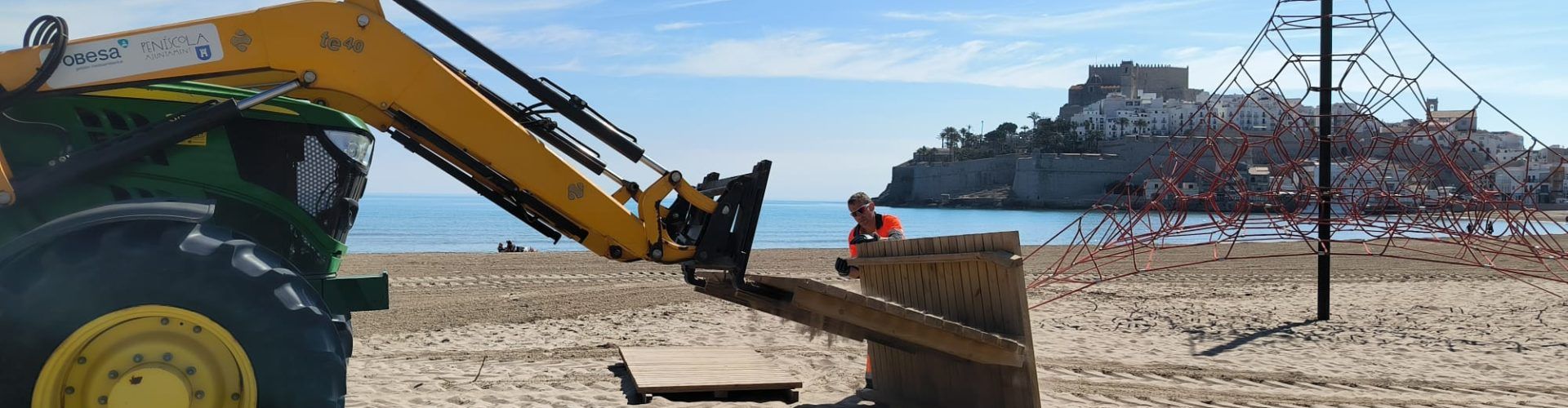 Peníscola prepara la platja per a Setmana Santa 