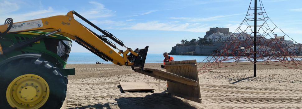 Peníscola prepara la platja per a Setmana Santa 
