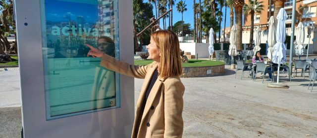 Benicarló instal·la una pantalla tàctil per a facilitar la informació turística de la ciutat