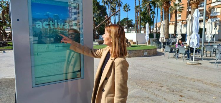 Benicarló instal·la una pantalla tàctil per a facilitar la informació turística de la ciutat