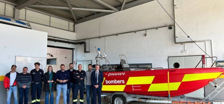 Els Bombers d’Amposta estrenen una embarcació de rescat finançada per l’Ajuntament i la Diputació