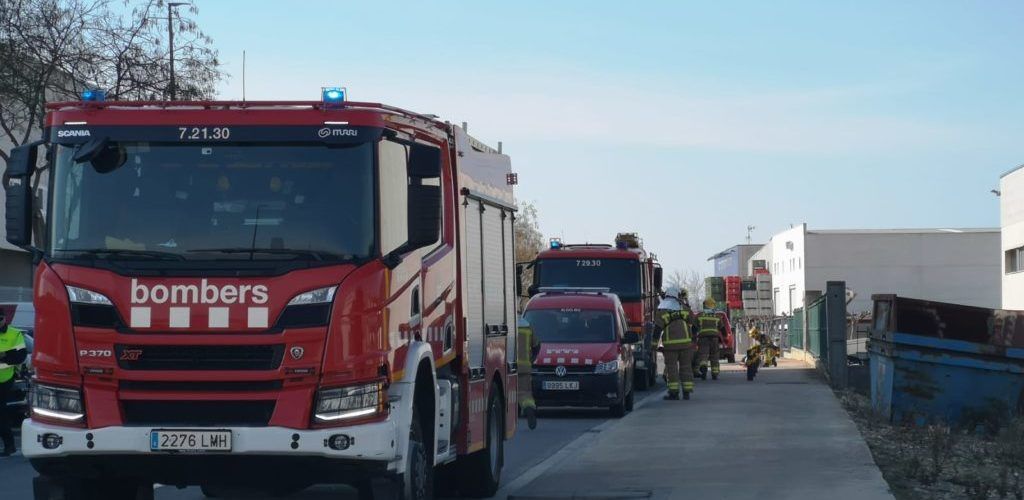 Simulacre d’accident químic en uns laboratoris del polígon industrial Valldepins d’Ulldecona