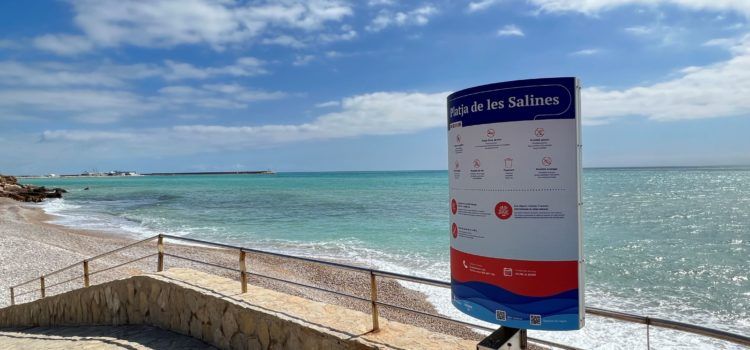Turisme renova la senyalització a les cales i platges de Vinaròs