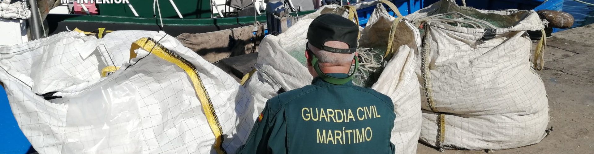 La Guardia Civil realiza la aprehensión de más de 4.000 metros de redes caladas ilegalmente en Benicarló y Peñiscola