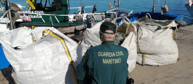 La Guardia Civil realiza la aprehensión de más de 4.000 metros de redes caladas ilegalmente en Benicarló y Peñiscola