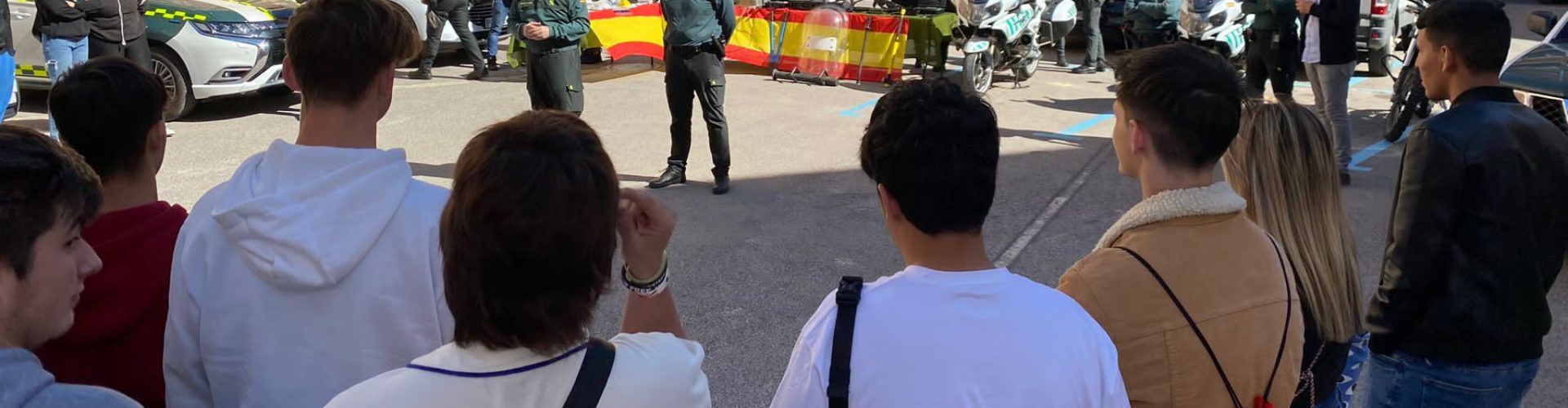 Jóvenes de la provincia visitan el Cuartel de la Guardia Civil de Benicarló